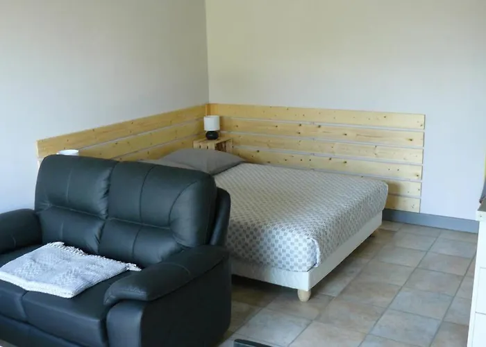STUDIO ENTRE SAVINES ET EMBRUN PRES DU LAC DE SERREPONçON